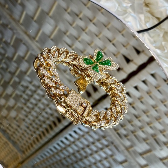 NWT Austrian Crystal, Enameled Butterfly Spinner Bracelet in Goldtone (8.00 In) - Picture 7 of 17